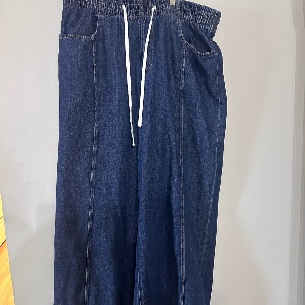 Universal Thread Women’s  Dark Blue Relaxed Jeans